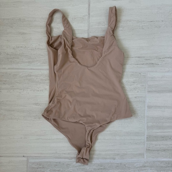 SKIMS Fits Everybody Square Neck Bodysuit CLAY - Small - Picture 3 of 6